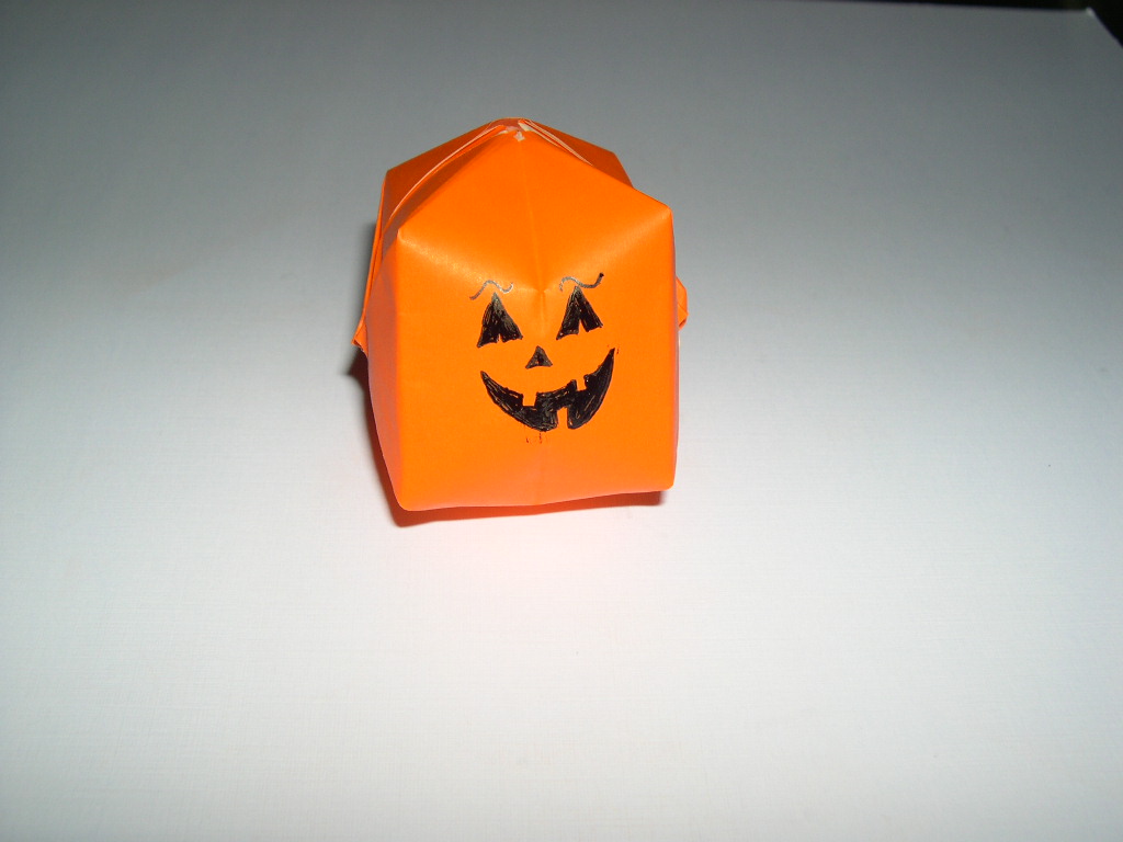 origami halloween pumpkin