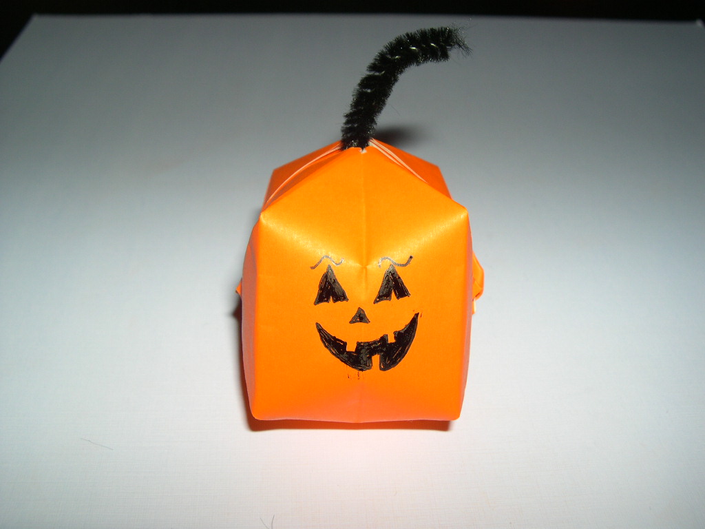 origami halloween pumpkin completed