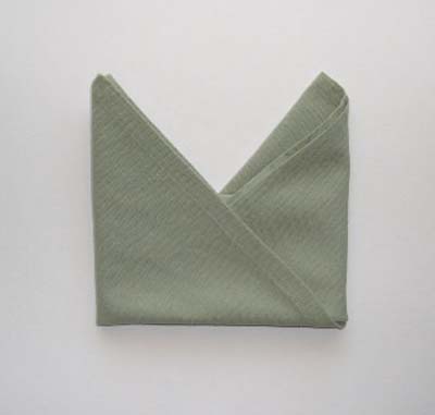 Napkin Folding - Bishop Hat - Photo Diagrams 11