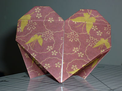 origami-heart-with-stand