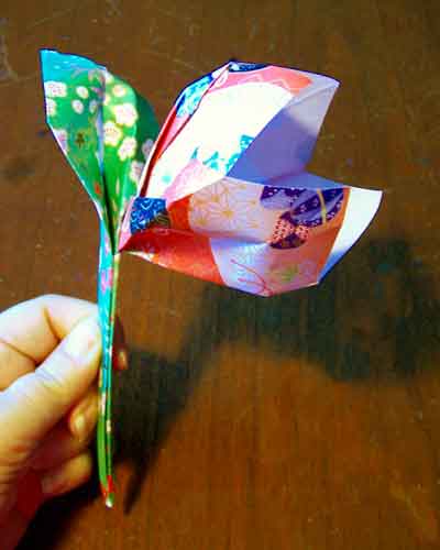 Origami Tulip at origami-instructions.com