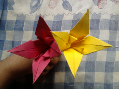 Origami Lily at origami-instructions.com