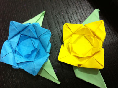 origami-rose-with-leaf
