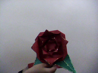 origami-rose-with-leaf