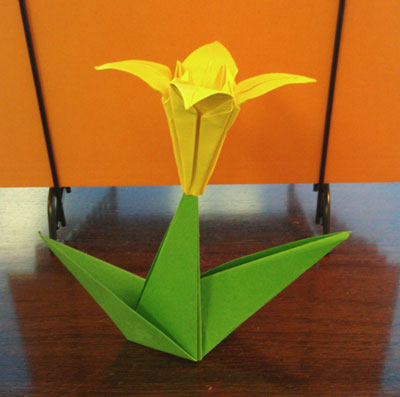 origami-lily-with stem