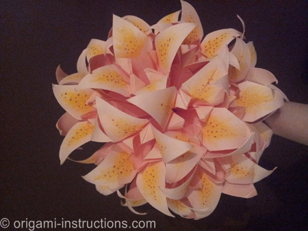 bouquet-of-origami-lilies